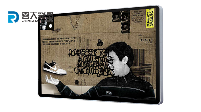 客戶需要考慮哪些因素才能選擇自己的液晶樓宇廣告機(jī)呢